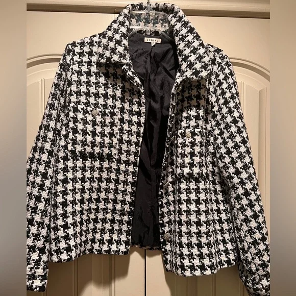 New never worn houndstooth blazer with beautiful buttons - Picture 1 of 2